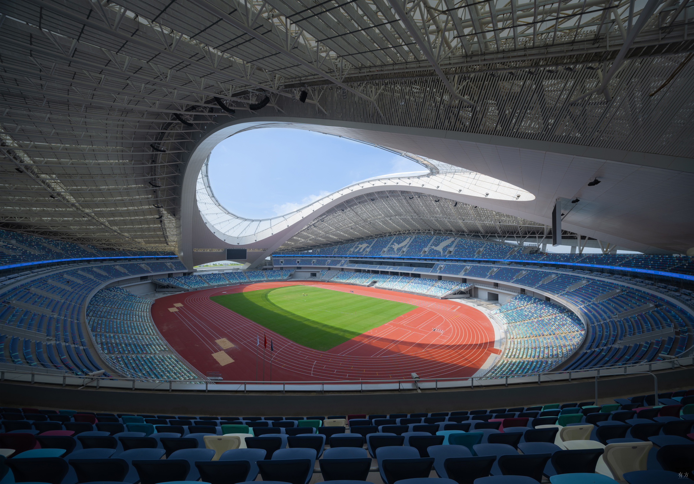 苏超夺冠后，泰州正探索开通主题旅游专列；高铁线路正在修建